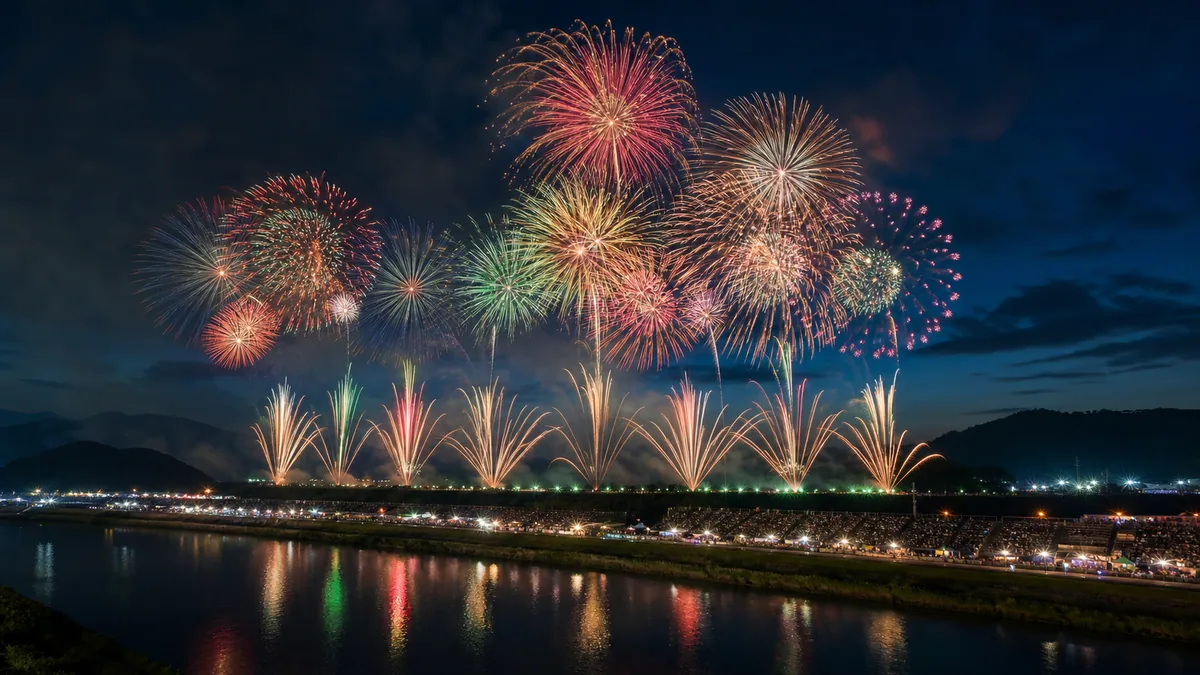 河川敷の夜空を彩る多彩な大曲の花火のAI生成イメージ