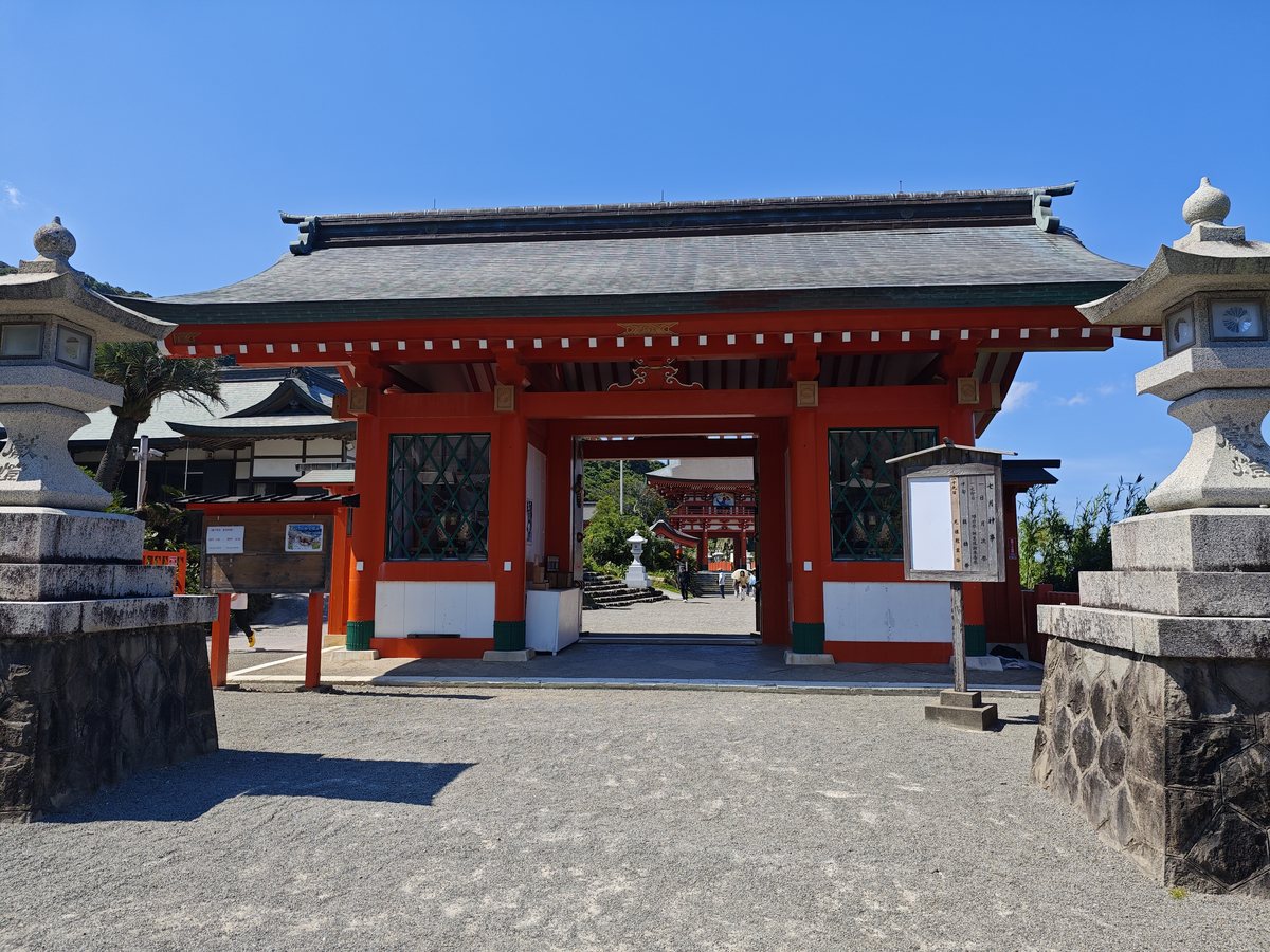 鵜戸神宮の赤い門